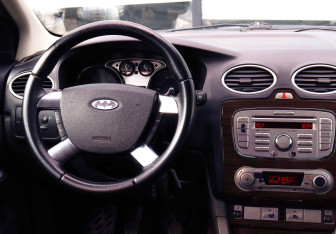 Подержанный автомобиль Ford Focus Sedan 2008 года (20 фото)