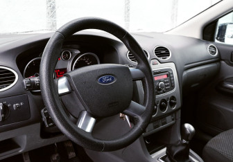 Подержанный автомобиль Ford Focus Hatchback 2010 года (9 фото)