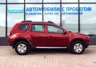 Подержанный автомобиль Renault Duster 2014 года (6 фото)