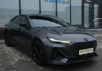 Подержанный автомобиль Changan UNI-V 2023 года (7 фото)