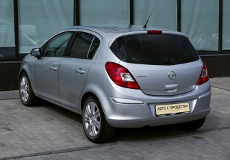 Подержанный автомобиль Opel Corsa 2011 года (3 фото)