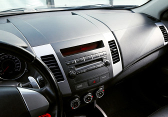 Подержанный автомобиль Mitsubishi Outlander 2012 года (13 фото)