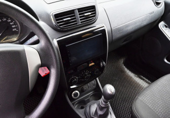 Подержанный автомобиль Nissan Terrano 2015 года (9 фото)