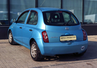 Подержанный автомобиль Nissan March Hatchback 2002 года (3 фото)