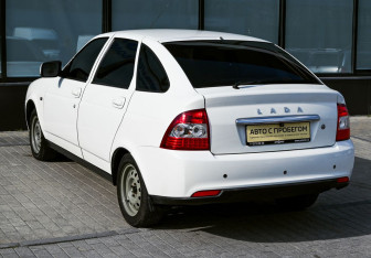 Подержанный автомобиль LADA (ВАЗ) Priora Hatchback 2014 года (3 фото)