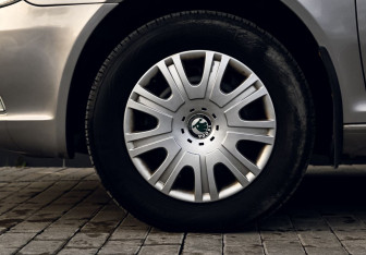 Подержанный автомобиль Skoda Octavia Liftback 2012 года (19 фото)