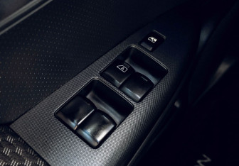 Подержанный автомобиль Nissan Note 2006 года (12 фото)