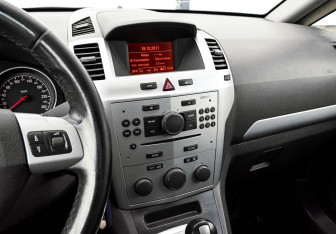 Подержанный автомобиль Opel Zafira Compactvan 2011 года (10 фото)