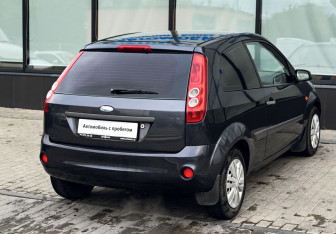 Подержанный автомобиль Ford Fiesta Hatchback 2007 года (5 фото)