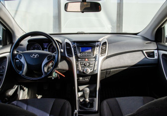 Подержанный автомобиль Hyundai i30 Hatchback 2013 года (18 фото)
