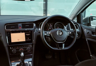 Подержанный автомобиль Volkswagen Golf Wagon 2018 года (18 фото)