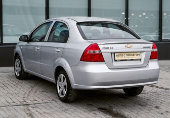Подержанный автомобиль Chevrolet Aveo Sedan 2010 года (3 фото)