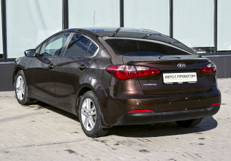 Подержанный автомобиль Kia Cerato Sedan 2015 года (3 фото)