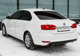 Подержанный автомобиль Volkswagen Jetta Sedan 2013 года (3 фото)