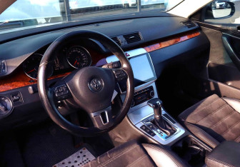 Подержанный автомобиль Volkswagen Passat Sedan 2010 года (13 фото)