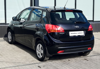 Подержанный автомобиль Kia Venga 2012 года (3 фото)