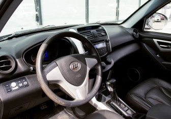 Подержанный автомобиль Lifan X60 2016 года (13 фото)