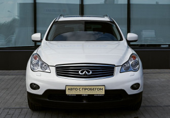 Подержанный автомобиль Infiniti EX 2011 года (8 фото)