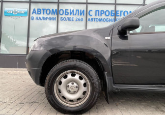 Подержанный автомобиль Renault Duster 2013 года (16 фото)