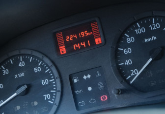 Подержанный автомобиль Renault Sandero 2012 года (14 фото)