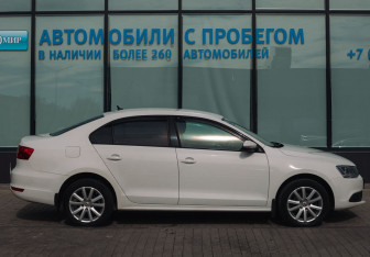 Подержанный автомобиль Volkswagen Jetta Sedan 2012 года (6 фото)