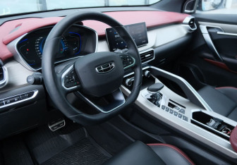 Подержанный автомобиль Geely Coolray 2023 года (9 фото)