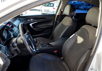 Подержанный автомобиль Opel Insignia Sedan 2011 года (15 фото)