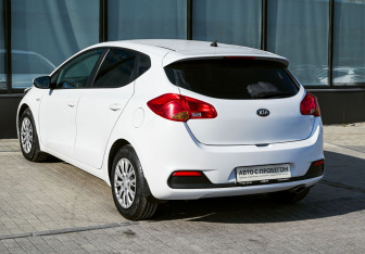 Подержанный автомобиль Kia Ceed Hatchback 2012 года (3 фото)