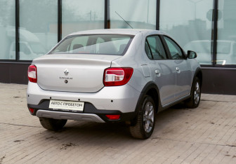 Подержанный автомобиль Renault Logan Sedan 2019 года (5 фото)