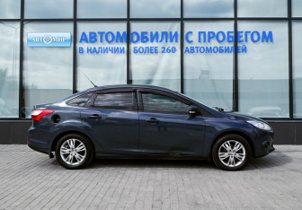 Подержанный автомобиль Ford Focus Sedan 2012 года (6 фото)