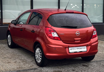 Подержанный автомобиль Opel Corsa 2012 года (3 фото)