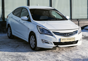 Подержанный автомобиль Hyundai Solaris Sedan 2015 года (7 фото)