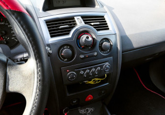 Подержанный автомобиль Renault Megane Sedan 2006 года (10 фото)