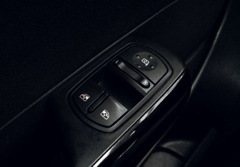 Подержанный автомобиль Opel Corsa 2008 года (12 фото)