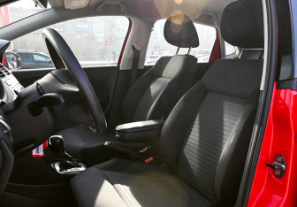 Подержанный автомобиль Volkswagen Polo Hatchback 2011 года (14 фото)