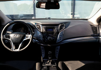 Подержанный автомобиль Hyundai i40 Sedan 2013 года (17 фото)