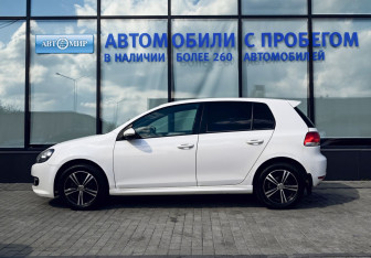 Подержанный автомобиль Volkswagen Golf Hatchback 2012 года (2 фото)