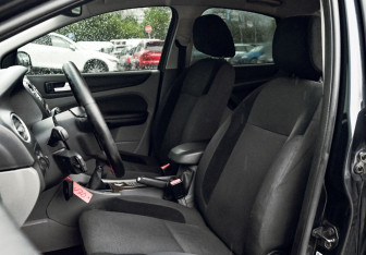 Подержанный автомобиль Ford Focus Sedan 2008 года (15 фото)
