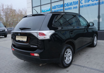 Подержанный автомобиль Mitsubishi Outlander 2013 года (5 фото)