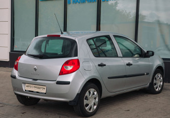 Подержанный автомобиль Renault Clio Hatchback 2008 года (5 фото)