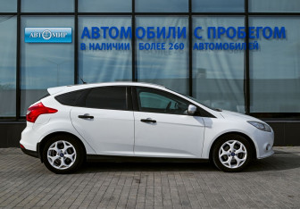 Подержанный автомобиль Ford Focus Hatchback 2011 года (6 фото)