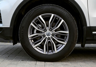 Подержанный автомобиль Geely Atlas Pro 2022 года (21 фото)