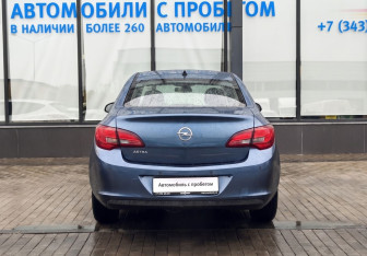 Подержанный автомобиль Opel Astra Sedan 2013 года (4 фото)