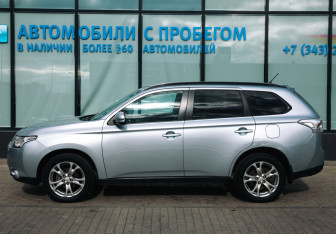 Подержанный автомобиль Mitsubishi Outlander 2012 года (2 фото)