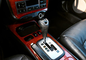 Подержанный автомобиль Hyundai Sonata 2005 года (10 фото)