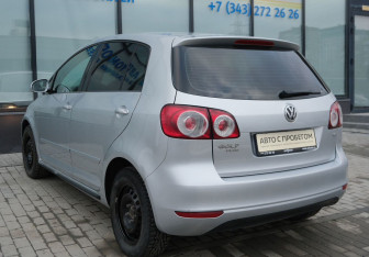 Подержанный автомобиль Volkswagen Golf Plus 2009 года (3 фото)