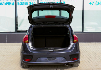 Подержанный автомобиль Kia Ceed Hatchback 2017 года (20 фото)