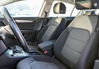 Подержанный автомобиль Volkswagen Passat Sedan 2012 года (17 фото)