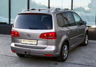 Подержанный автомобиль Volkswagen Touran 2012 года (5 фото)
