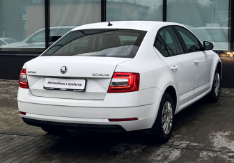 Подержанный автомобиль Skoda Octavia Liftback 2017 года (5 фото)